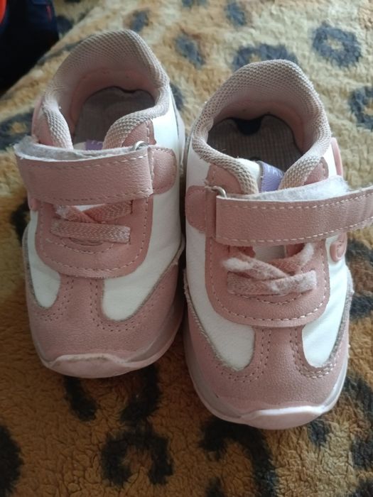 Детские кроссовки