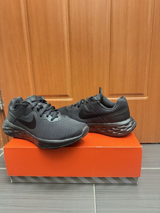 Чисто нови, обувки Nike.