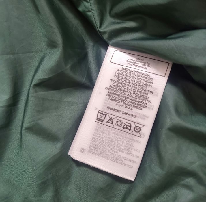 Пуховик adidas зеленый