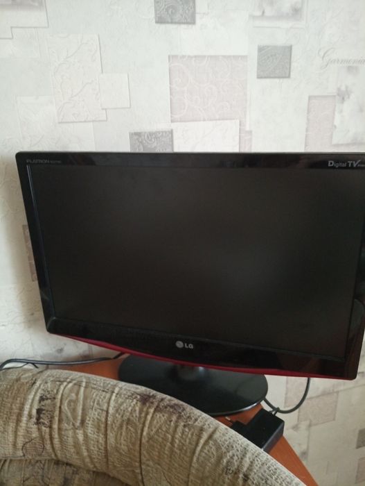 Монитор LG  цветной