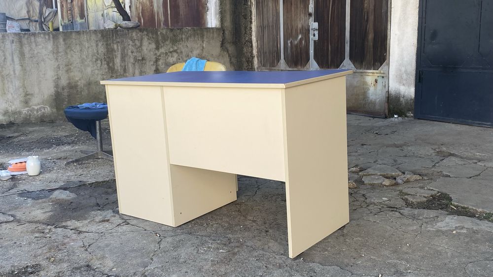 Практично компютърно/ученическо бюро с 4 чекмеджета