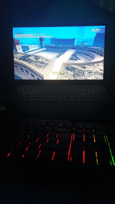 vând laptop lenovo