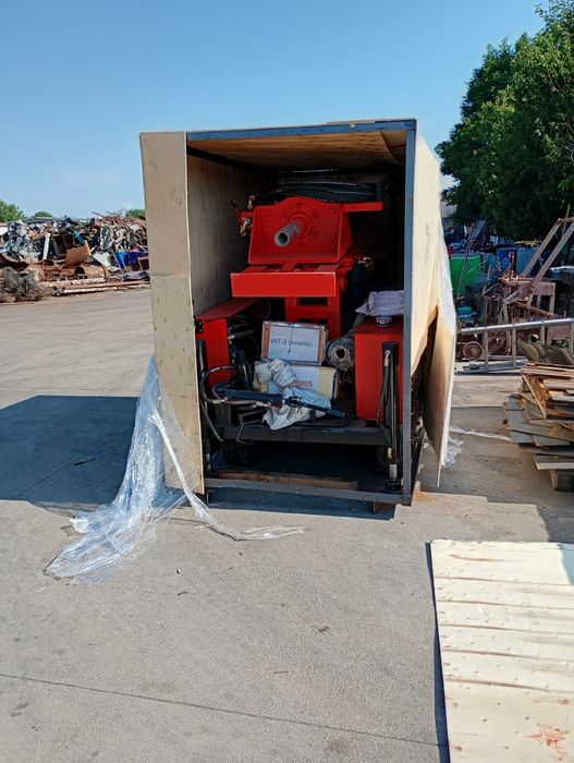 Продавам нова сондажна машина. Налична в Пазарджик. Продава се с 40 метра лост Ф 76 и триролково длето Ф 216. Налична в Пазарджик.
