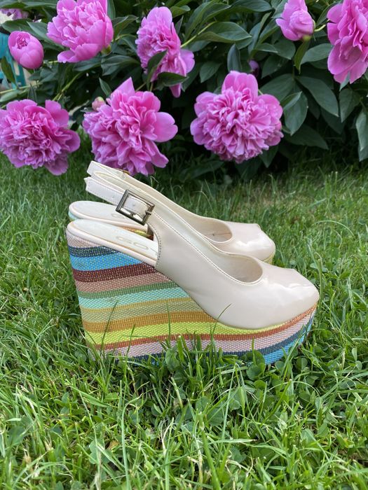 Дамски сандали на платформа