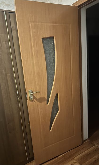 Продам межкомнатные двери 2шт