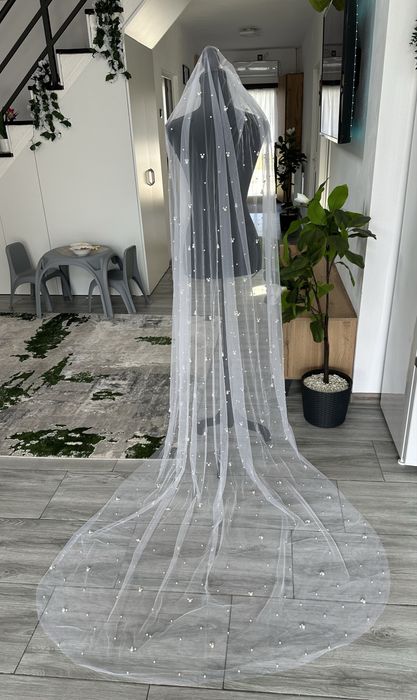 Voal cu perle diferite marimi