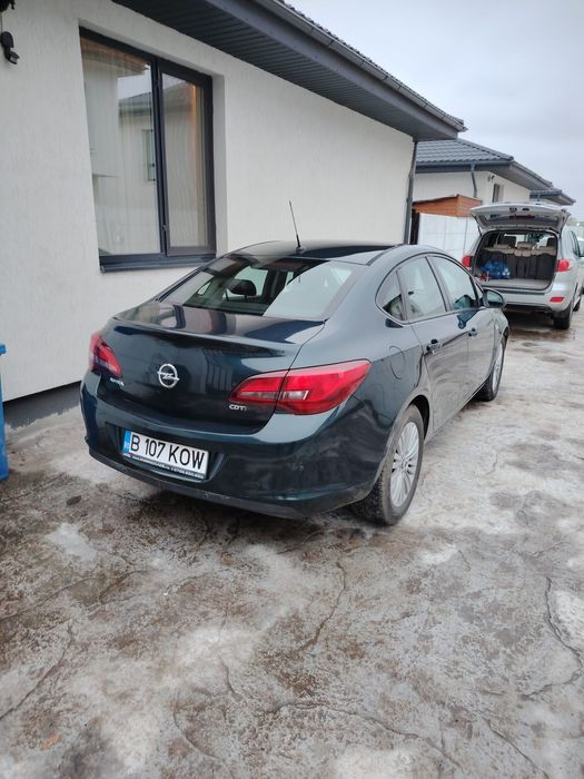 Opel Astra J Limousine 1.7 cdti