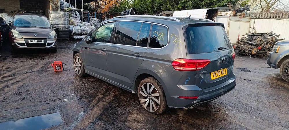 Dezmembrari / Dezmembrez Volkswagen Touran (5T1) R-line 1.5 TSI DPCA cutie viteze automata cod culoare LC7Q