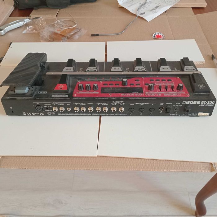 Boss RC300 looper