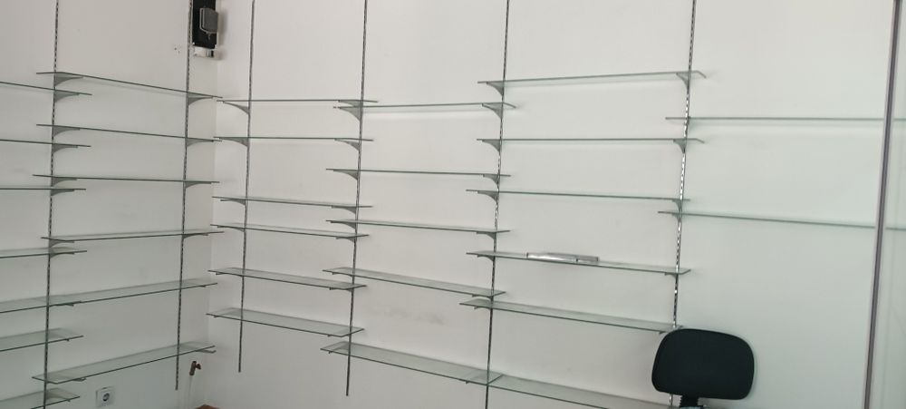 Продам полки стеклянные с кранштейнами