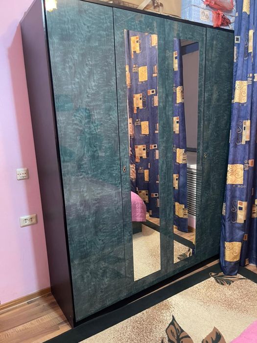 Продается спальный гарнитур