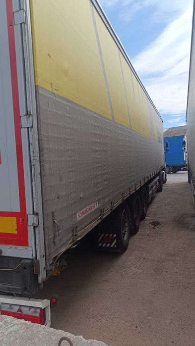 Semiremorci prelata Scwarzmuller Schmitz krone