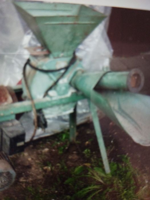 Продавам  фуражомелка, чукова трифазни в добро състояние.