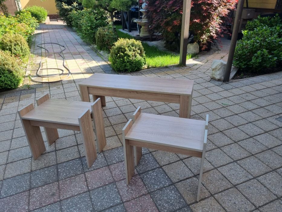 Скамейка и табуретки