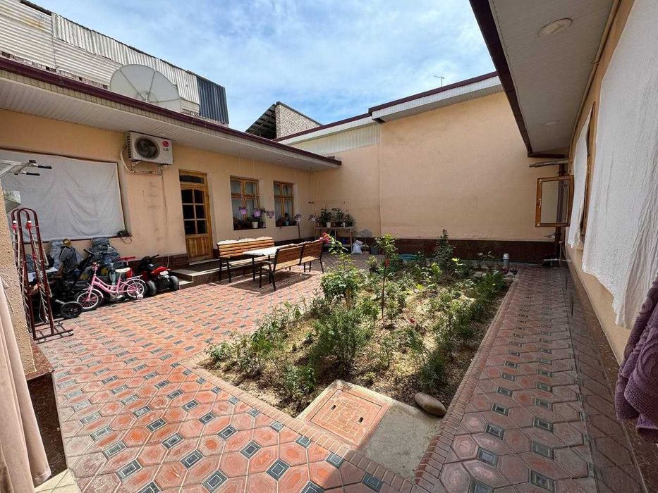 Продается дом в Яккасарайском районе 2,9 соток 7-комнатная