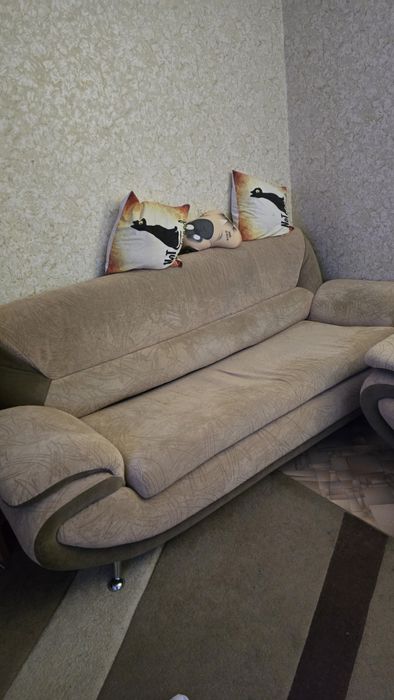 Мягкий уголок: диван и 2 кресла