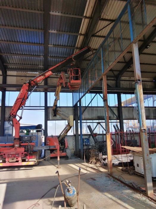 Камион с кран/ Транспортни услуги