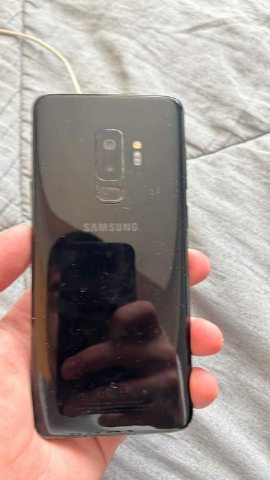 Продавам Samsung galaxy s9+