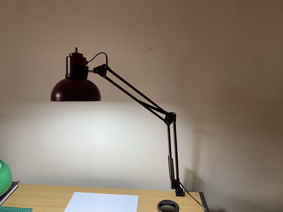 Продается настолная лампа