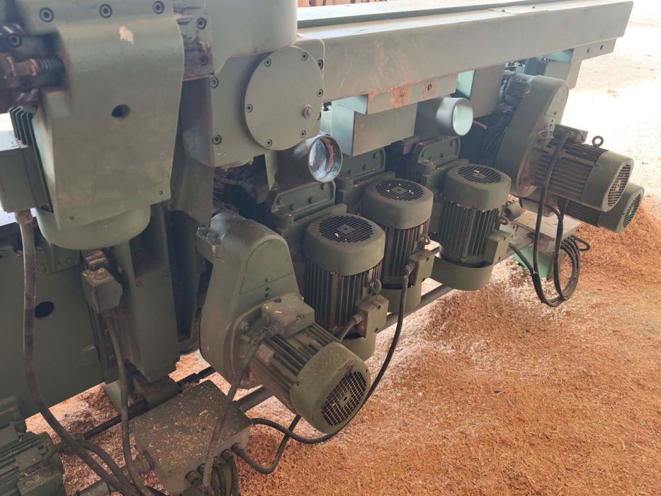 Четиристранно обработваща машина за дървопреработка