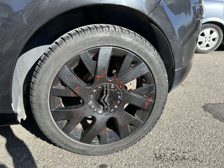 Vand citroien c4 cupe sau variante .masina este întro stare foarte bun