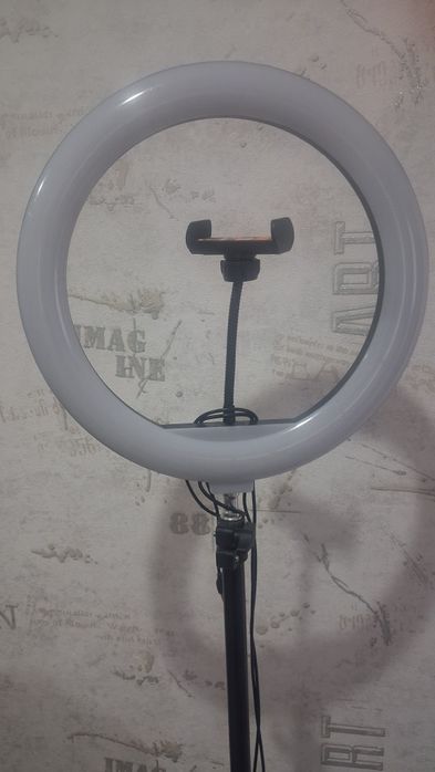 Продам кольцевую лампу.