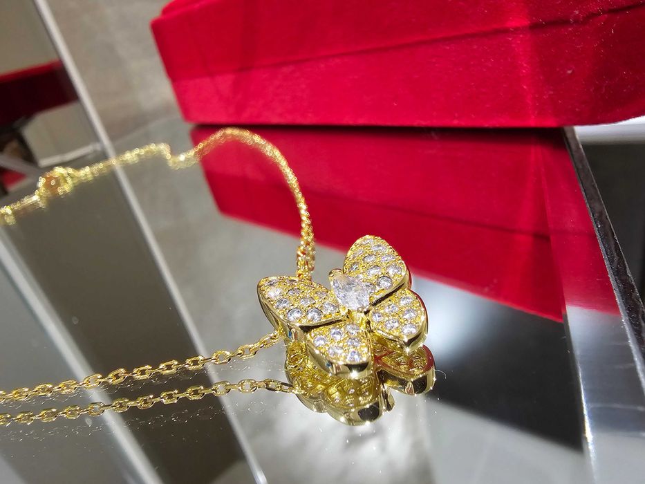 Van Cleef & Arpels VCA Gold Diamond Two Butterfly Дамско Колие