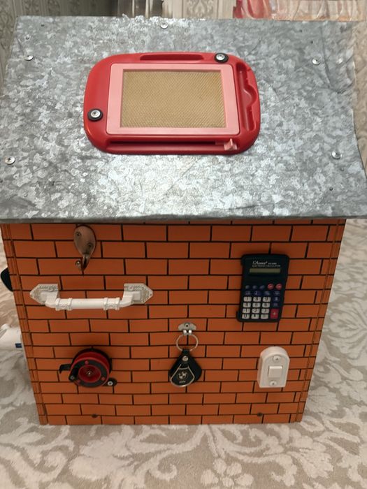 Продам  детский  домик  развивающая  игрушка