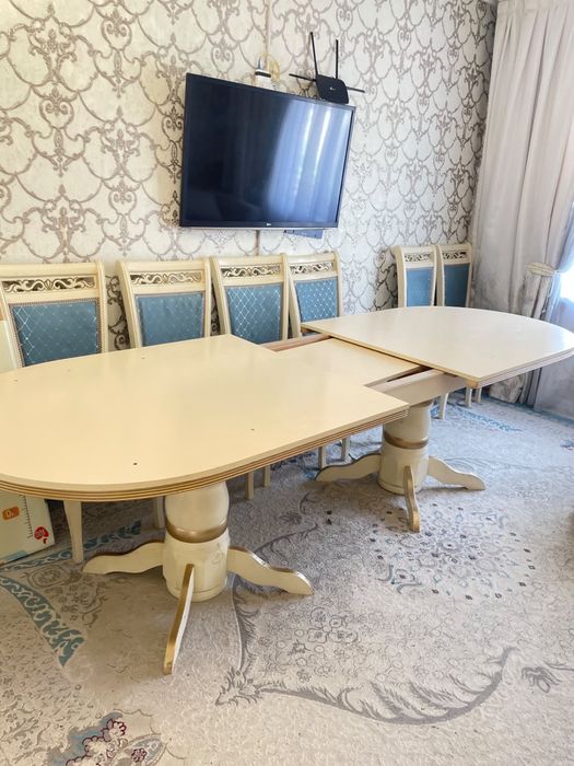 Продается стол без стулья