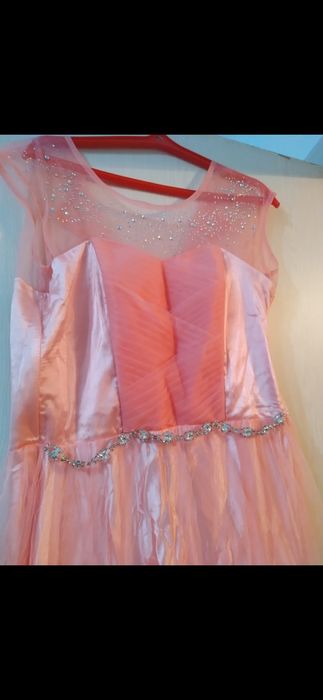 Әдемі көйлек сатылады