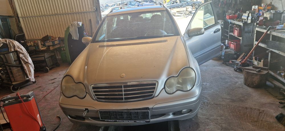 Vând motor mercedes 2.2