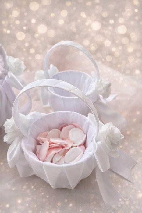 Бутикова селекция от сватбена декорация  – цветя, кутии за подаръци, LED свещи, стойка с цветна аранжировка, сватбени кошници,