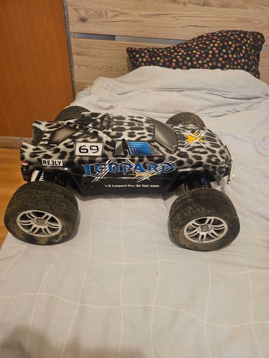 Mașină RC Monster Truck cu motor termic – Nitro / Kerosen