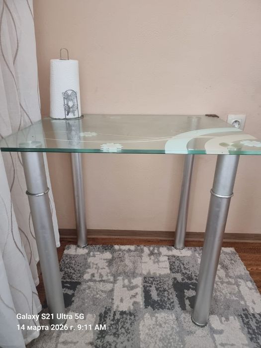 Стол стеклянный кухонный