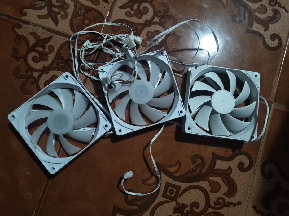 Ventilatoare RGB + FAN/RGB Controller