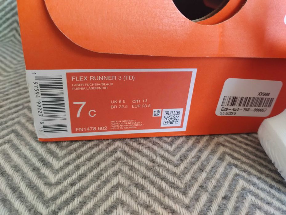 Nike flex маратонки за момиче номер 23.5