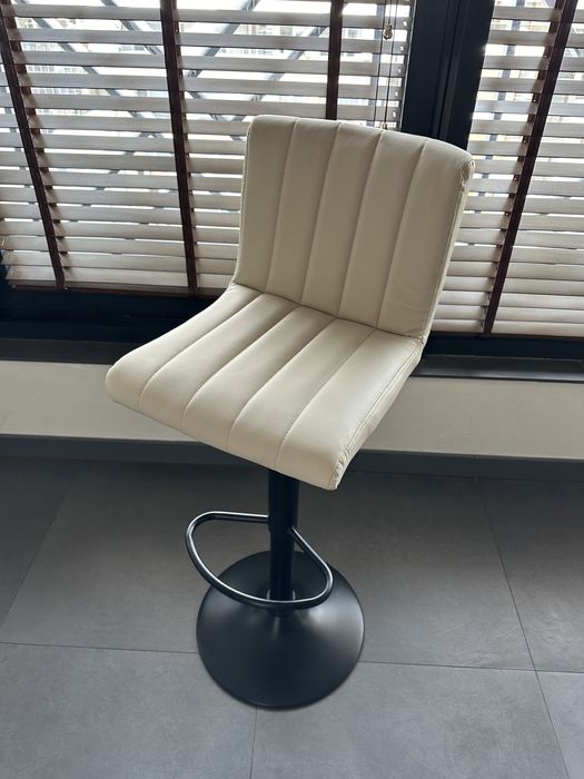 Бар Стол Рим с безплатна доставка до офис и 2г гаранция