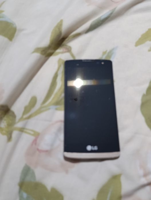 Продам телефон LG