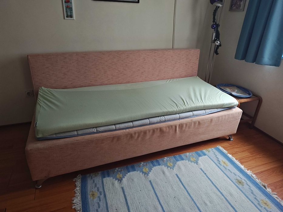 Разтегателен диван с място за съхранение