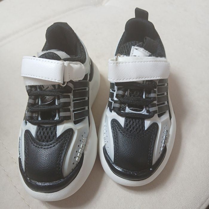 Кроссовки детские.