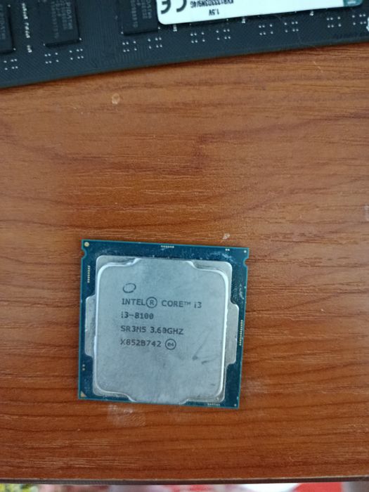 Процессорi3 8100