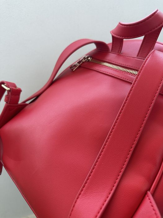 Нова червена раница Love Moschino