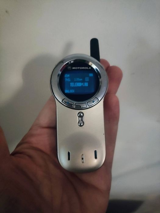 Motorola v70 + charger original sigilat ( unlocked, baterie f  buna)