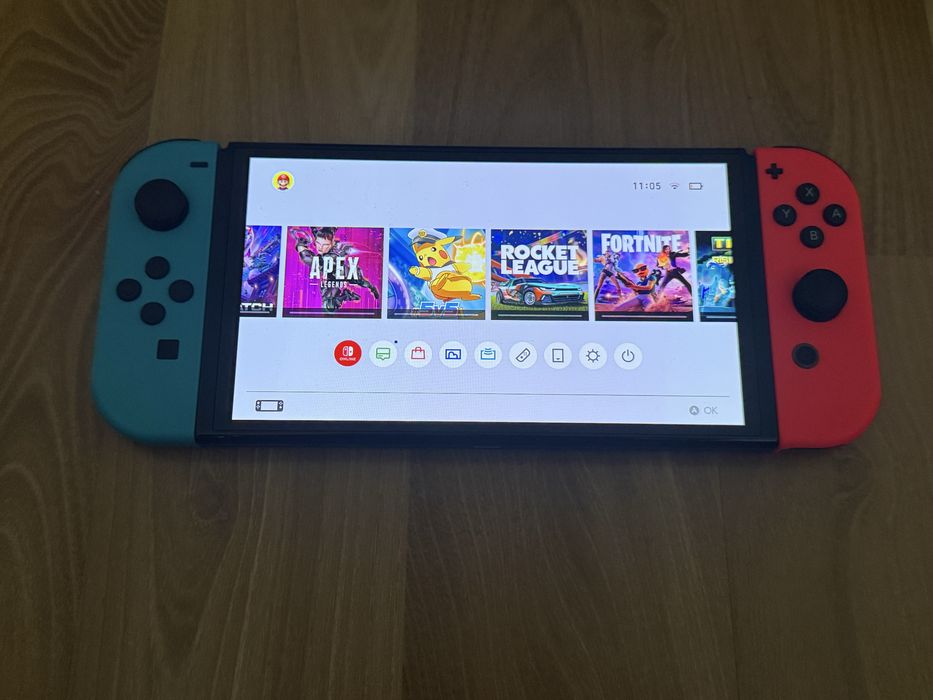 Nintendo switch OLED с подарък игри