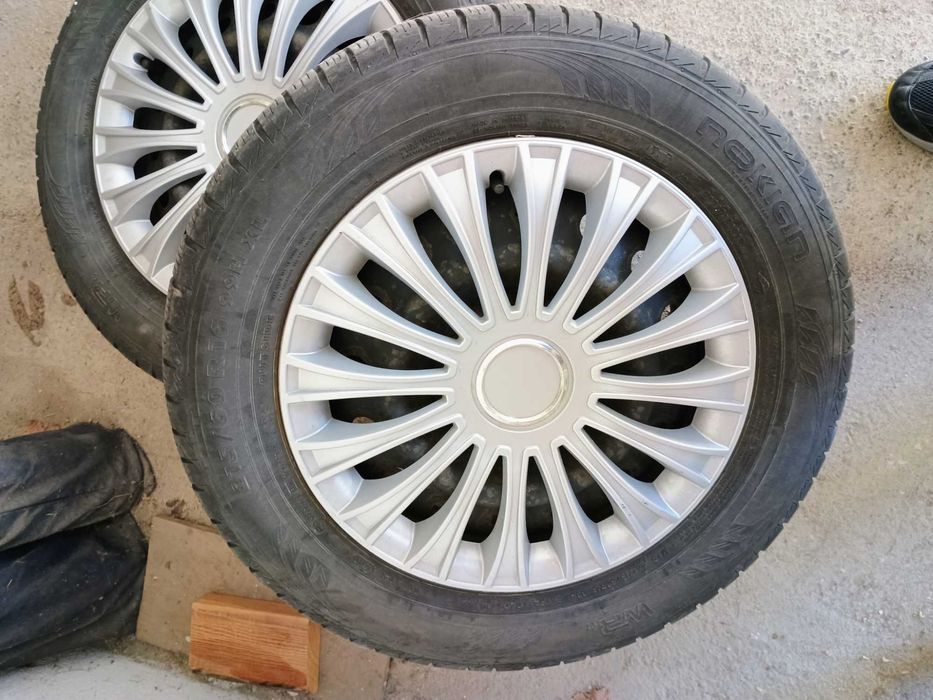 Гуми зимни 215/60 R16 със джанти