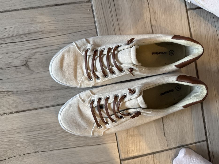 Подарявам дрехи