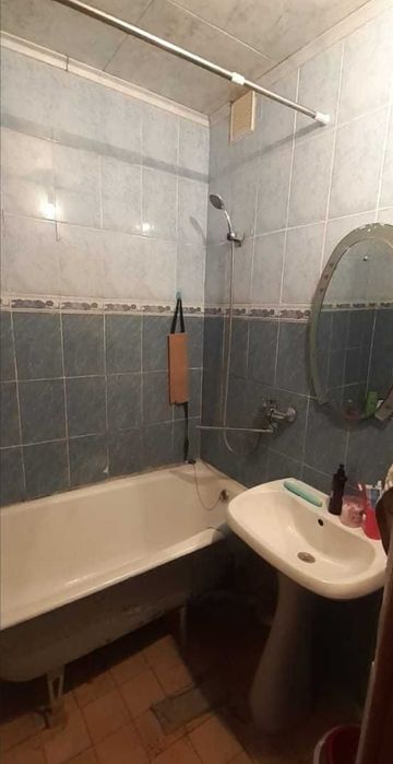 Продам 2 ком в 20 микр-не 1/9