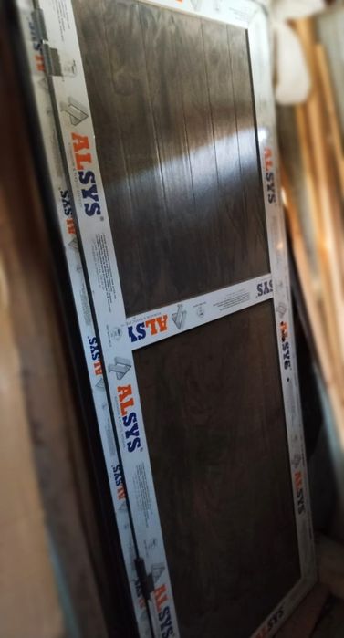 Дверь из алюминия