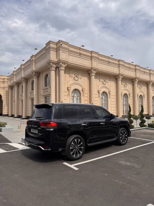 Toyota Land Cruiser 300