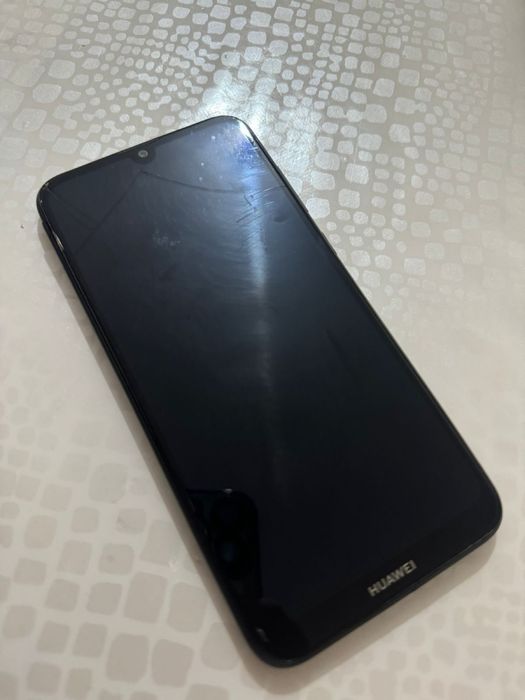 Huawei Y7 2019 смартфон